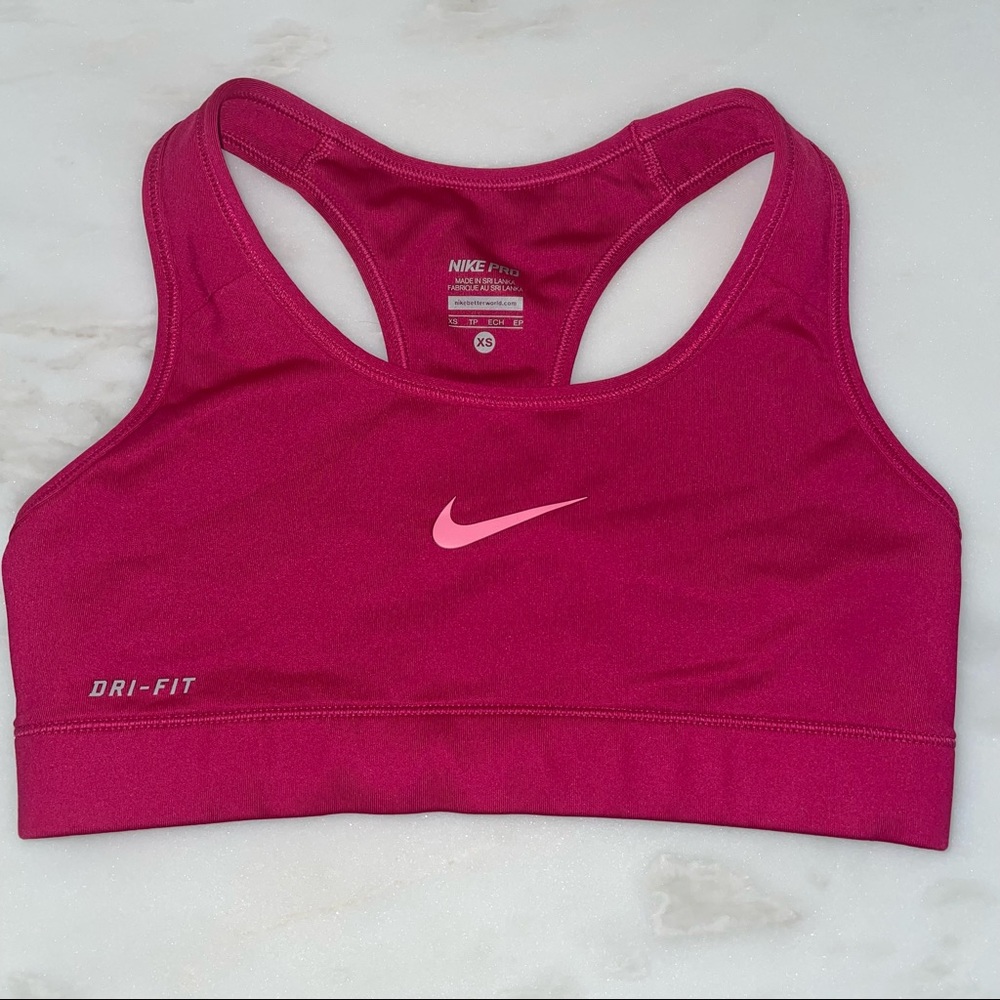 Nike sport bra size XS fuchsia pink no padding Euc light support